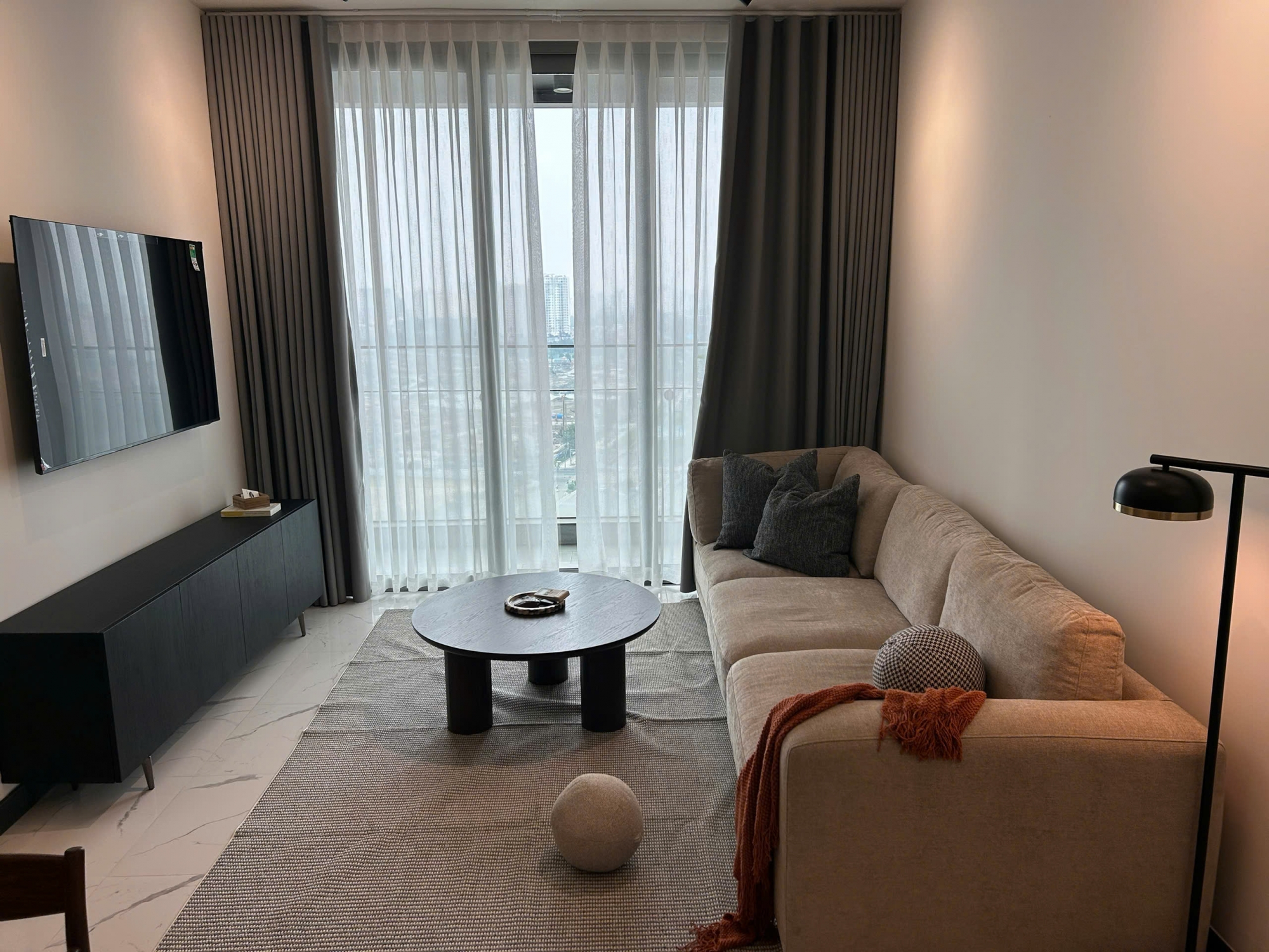 Elegant 2 bedroom apartment for rent at Empire City Linden with premium furnishings and peaceful Sala views