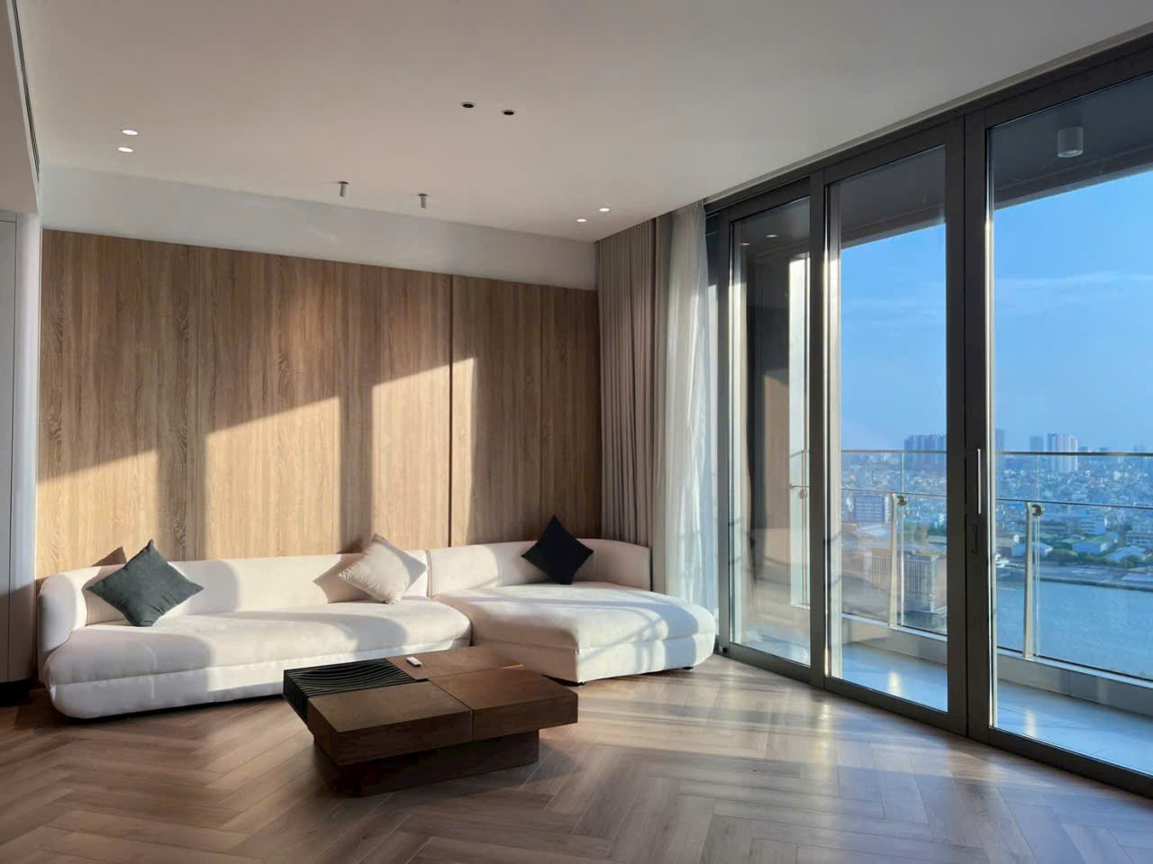 Stunning river view 3 bedroom apartment at Empire City Linden for sale