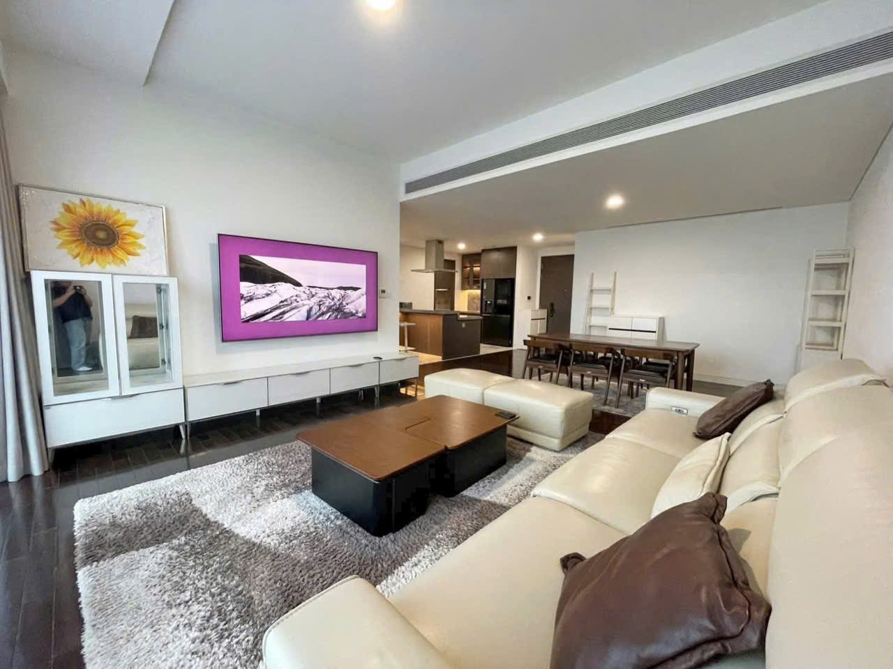 Luxury 3-bedroom apartment for sale in Empire City with private elevator