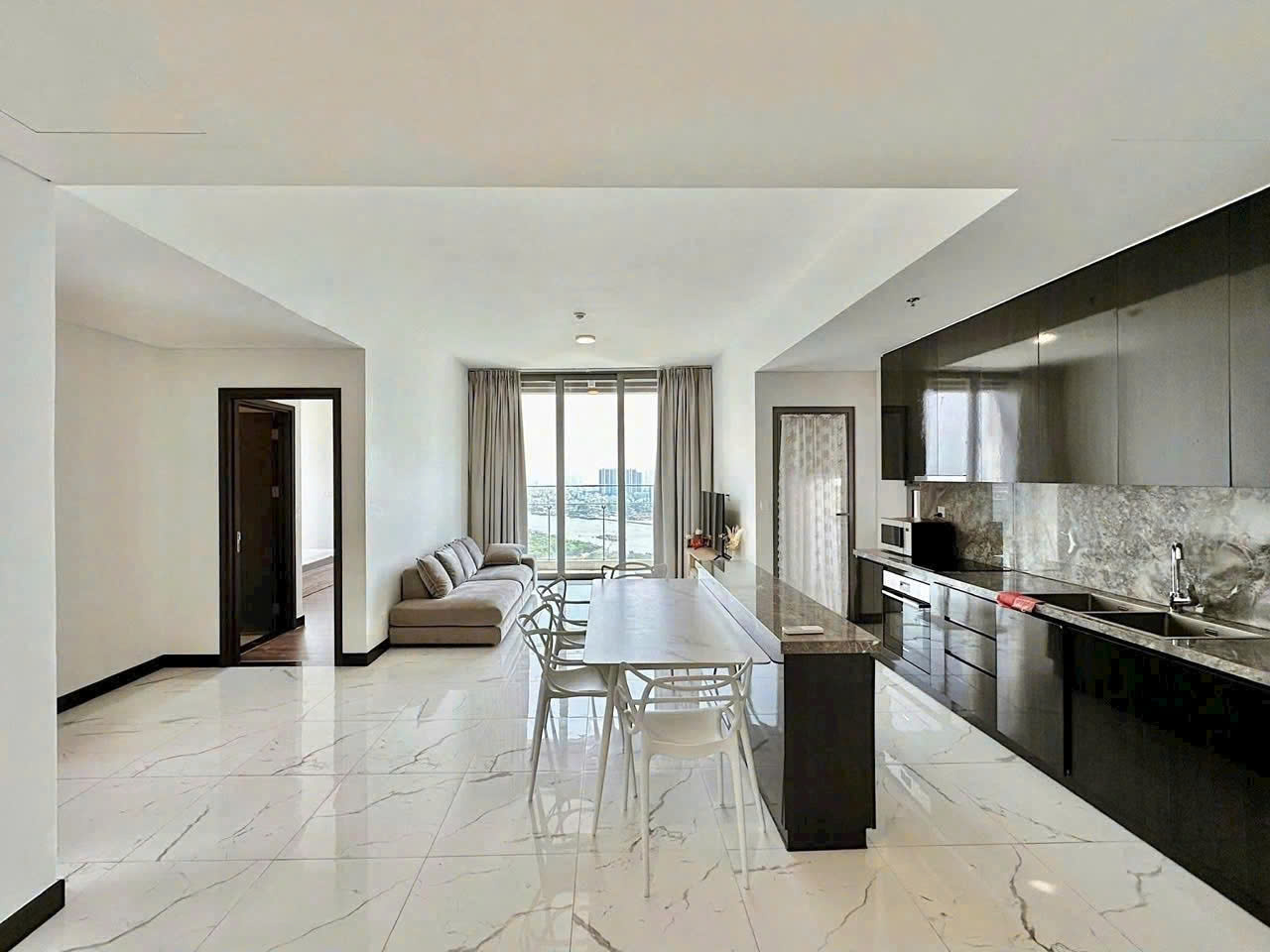 Empire City 2-Bedroom Apartment with Full Furnishing and River View