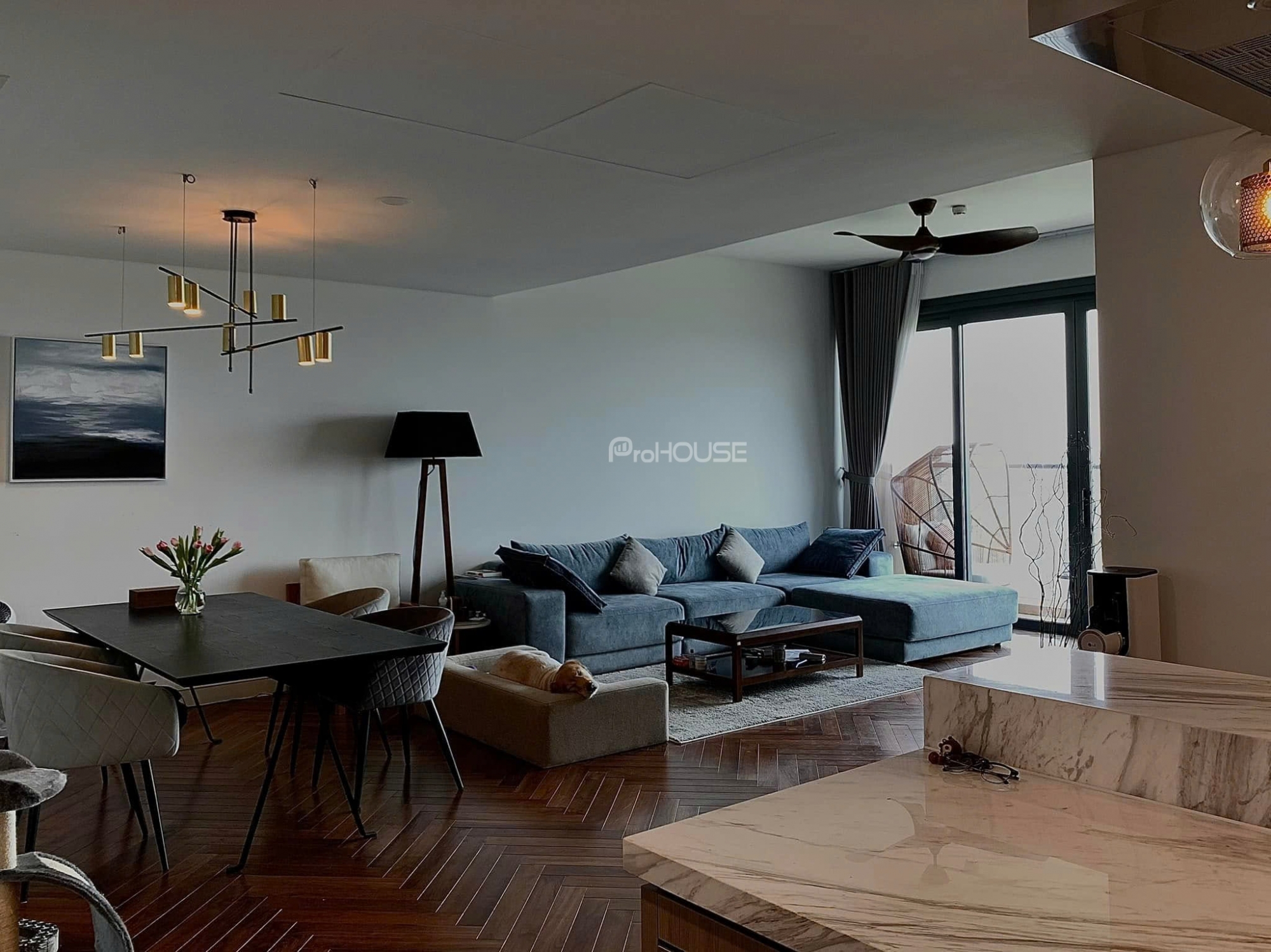 Large 3 bedroom apartment for sale in Empire City with modern furniture